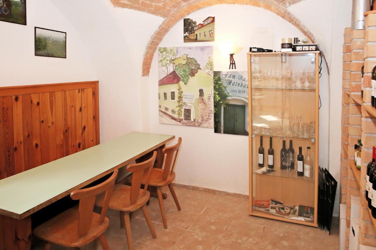 Weinhof Gregor Raab Apartment Unterretzbach Exterior photo